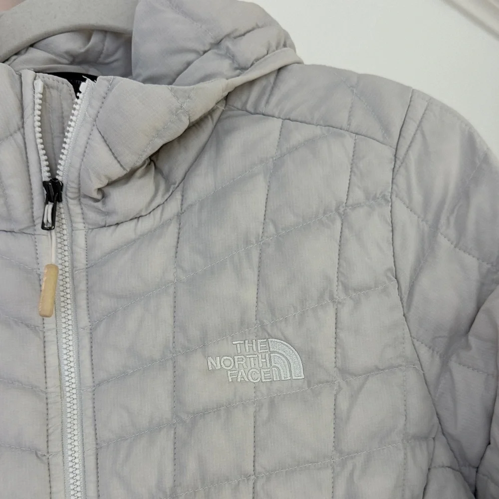 The North Face Thermoball Women's Light Gray Puffer Jacket with Hood - Picture 2 of 9